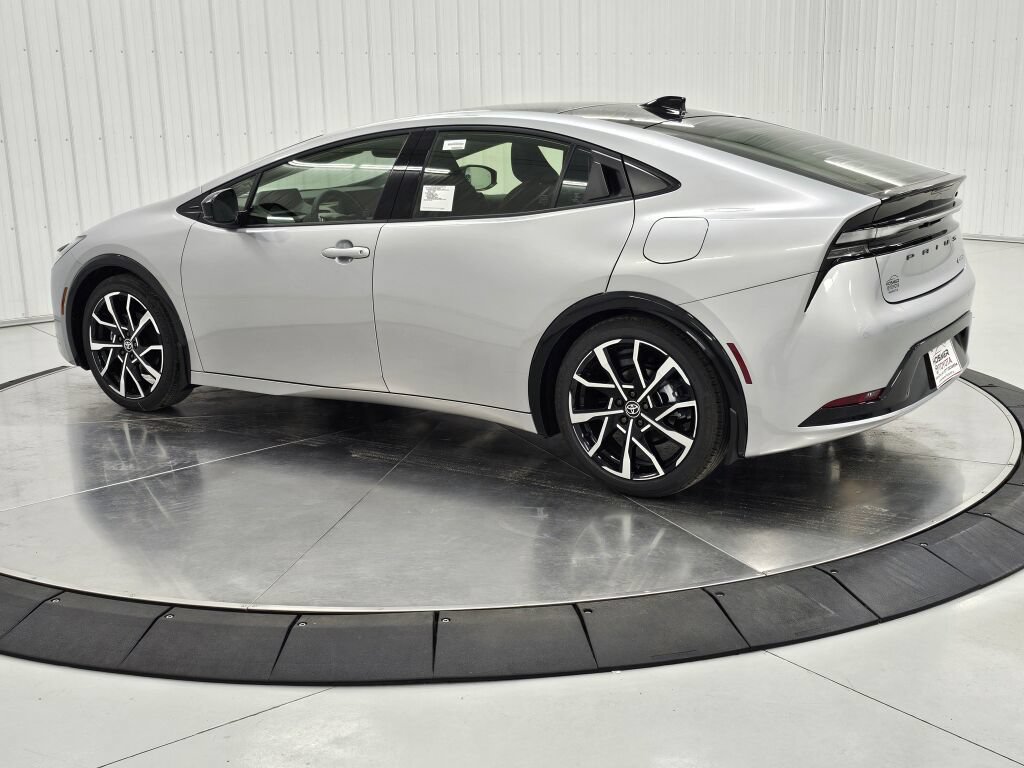 New 2026 Toyota Prius Plug-In Hybrid FWD image 3