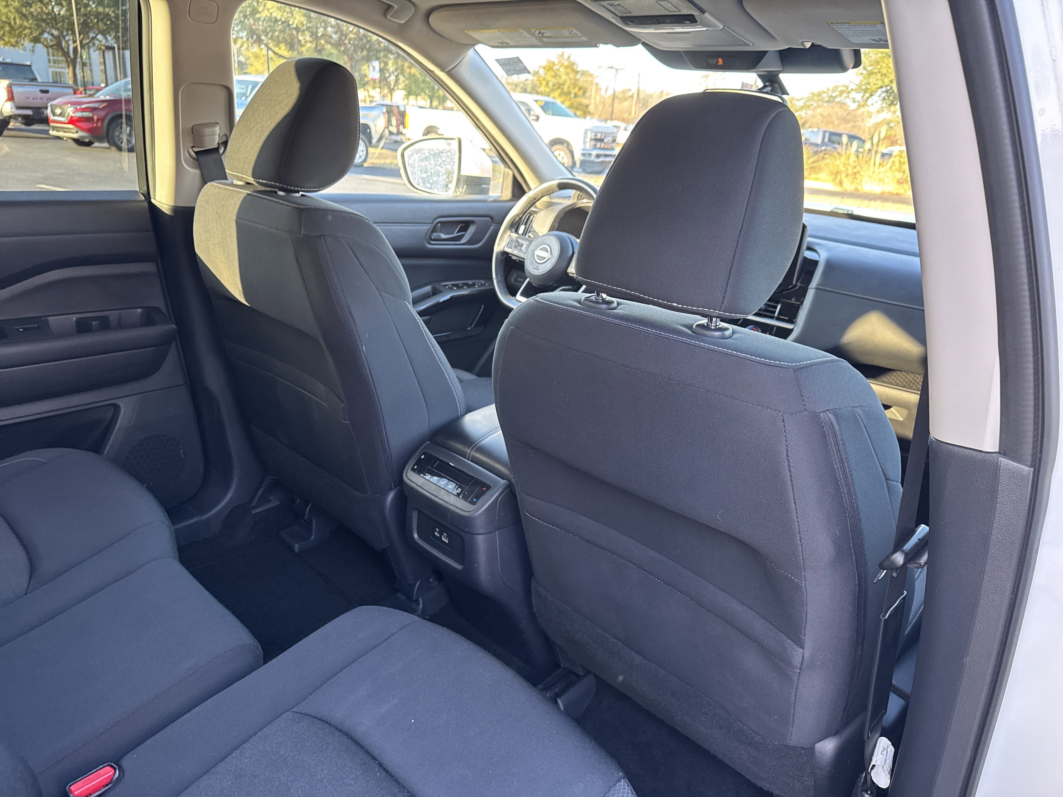 Used 2024 Nissan Pathfinder SV image 32