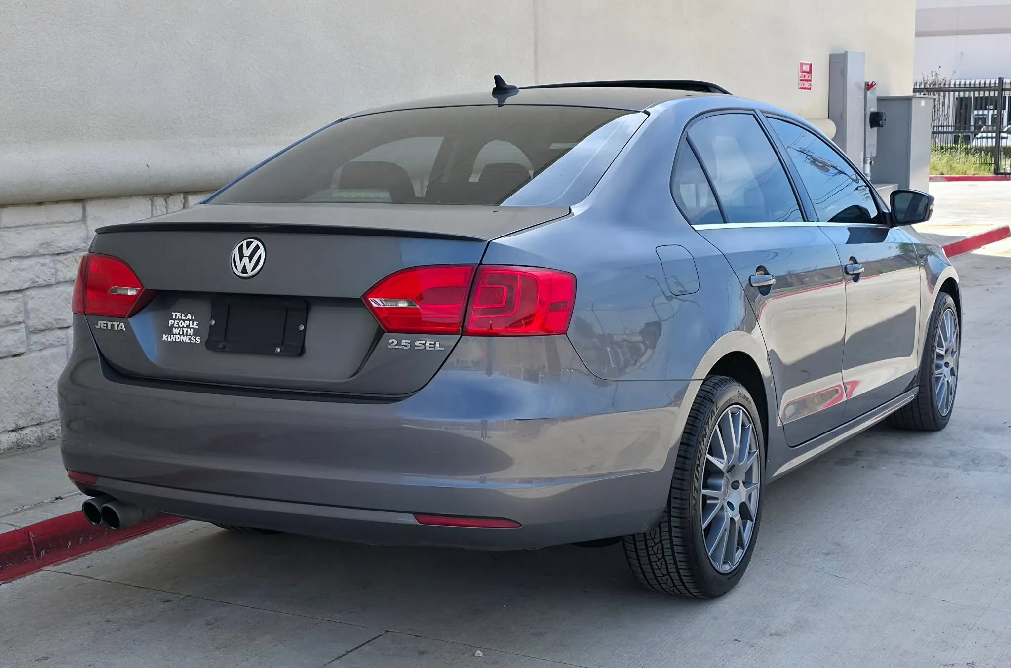 Used 2013 Volkswagen Jetta SEL FWD image 3