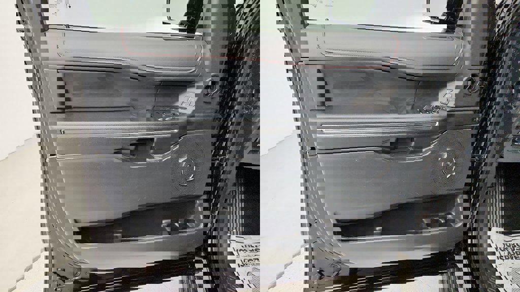 Used 2022 Ford Expedition Max Limited image 11