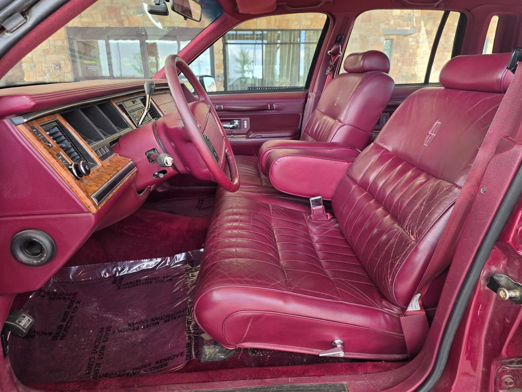 Used 1993 Lincoln Town Car Executive RWD image 10