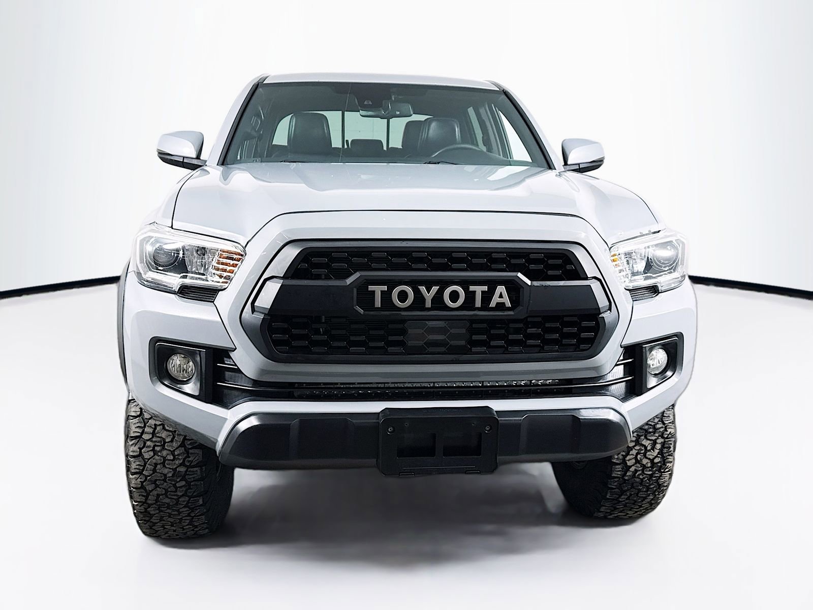 Used 2018 Toyota Tacoma TRD Off-Road image 2