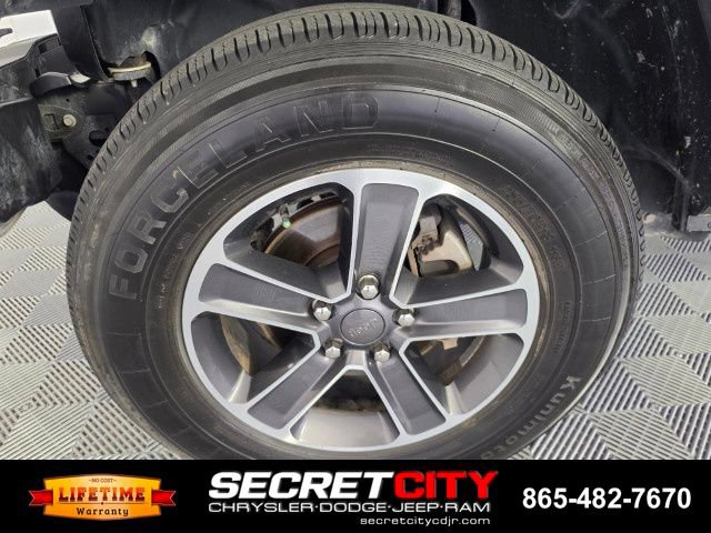 Used 2023 Jeep Wrangler Unlimited Sahara AWD/4WD image 9