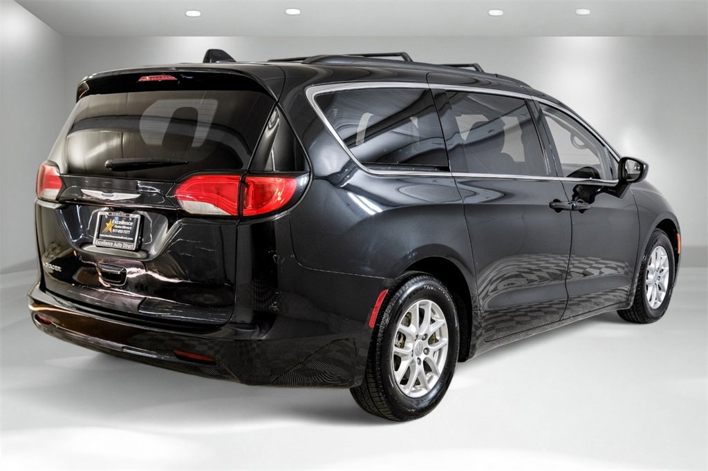 Used 2020 Chrysler Voyager Lxi image 6
