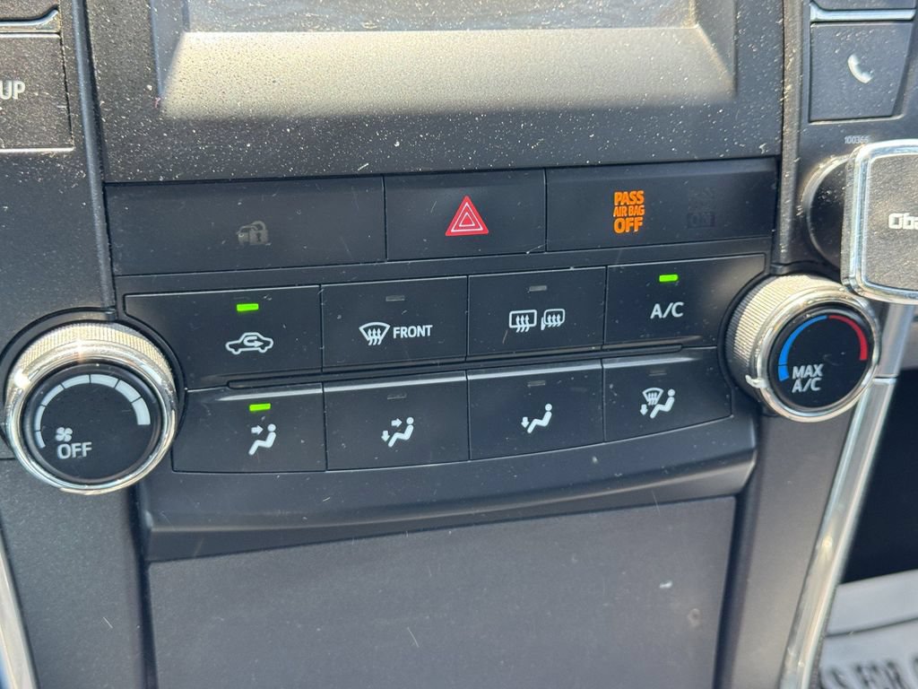 Used 2015 Toyota Camry SE FWD image 17