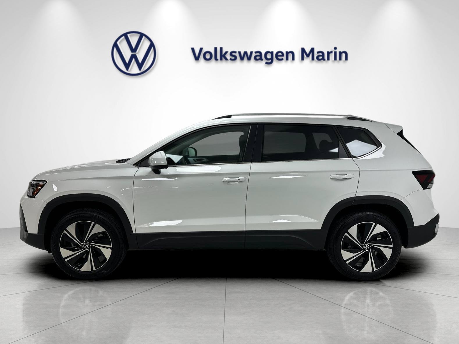 New 2026 Volkswagen Taos SE AWD/4WD image 2