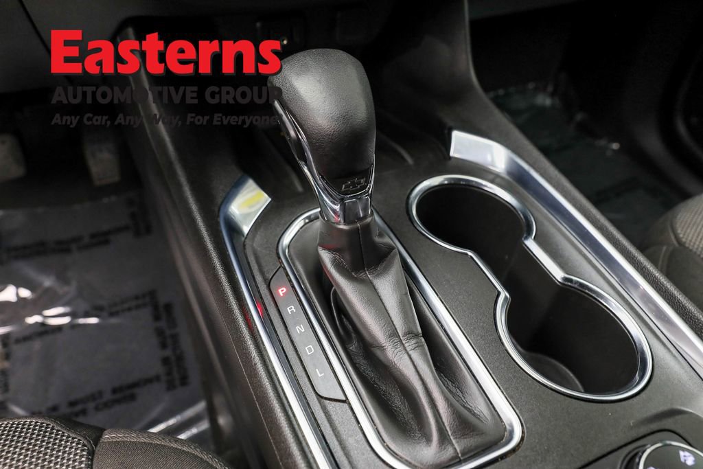 Used 2022 Chevrolet Traverse LT image 13