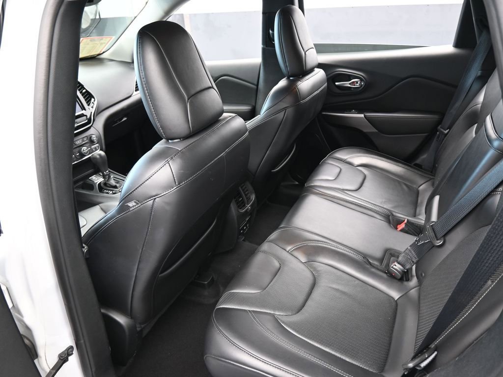 Used 2019 Jeep Cherokee Limited image 32