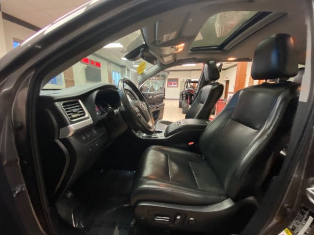 Used 2019 Toyota Highlander Limited FWD image 23