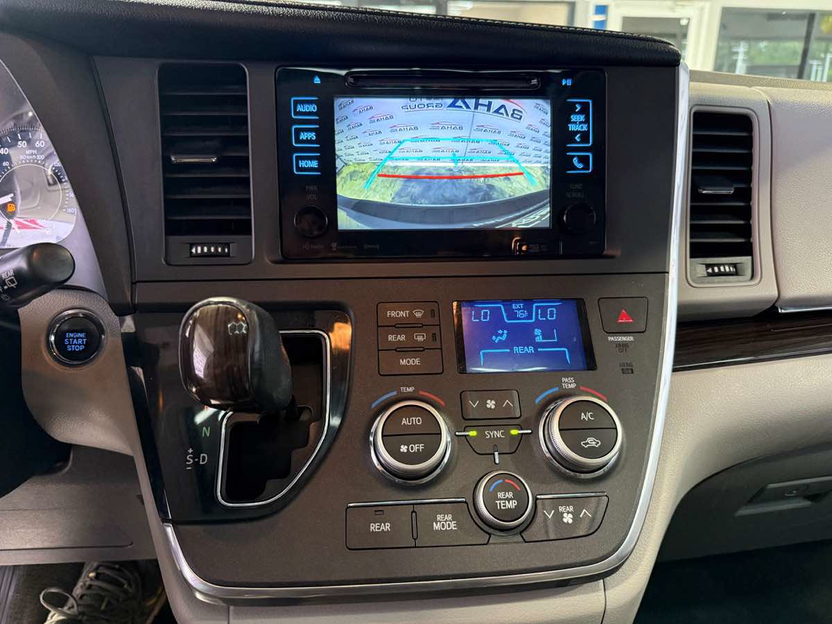 Used 2017 Toyota Sienna XLE w/ XLE Navigation Package AWD/4WD image 17