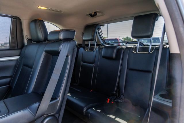 Used 2017 Toyota Highlander XLE w/ Protection Package #3 AWD/4WD image 9