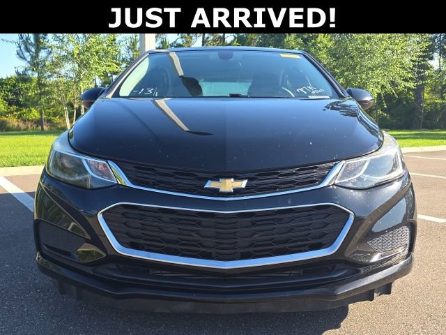 Used 2017 Chevrolet Cruze LT w/ Convenience Package FWD image 2