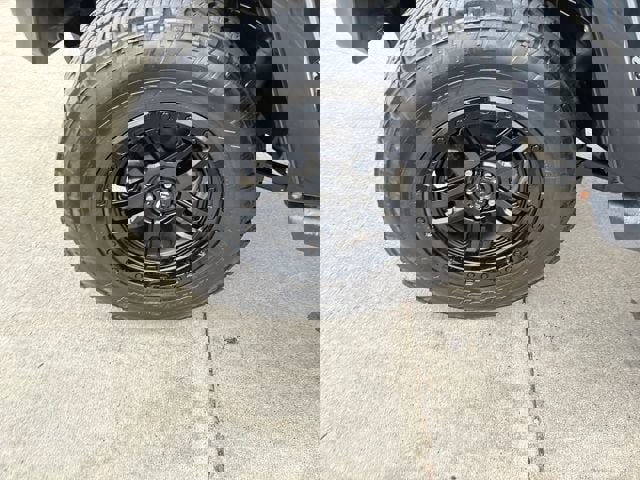 Used 2017 Jeep Wrangler Unlimited Sahara w/ Connectivity Group image 27