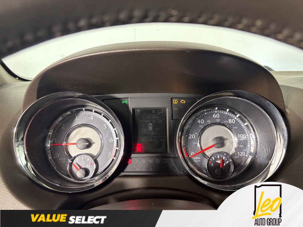Used 2014 Chrysler Town & Country Touring-L FWD image 8