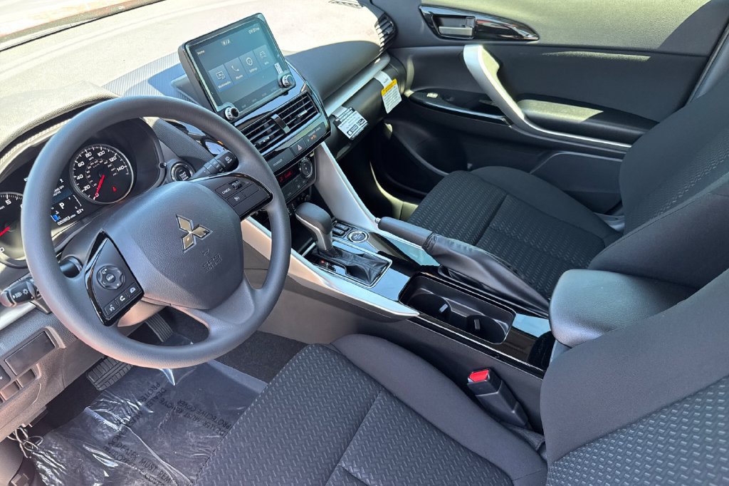 New 2026 Mitsubishi Eclipse Cross LE AWD/4WD image 4
