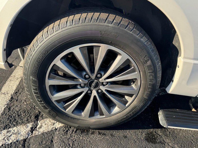 Used 2015 Lincoln Navigator L 4WD image 7