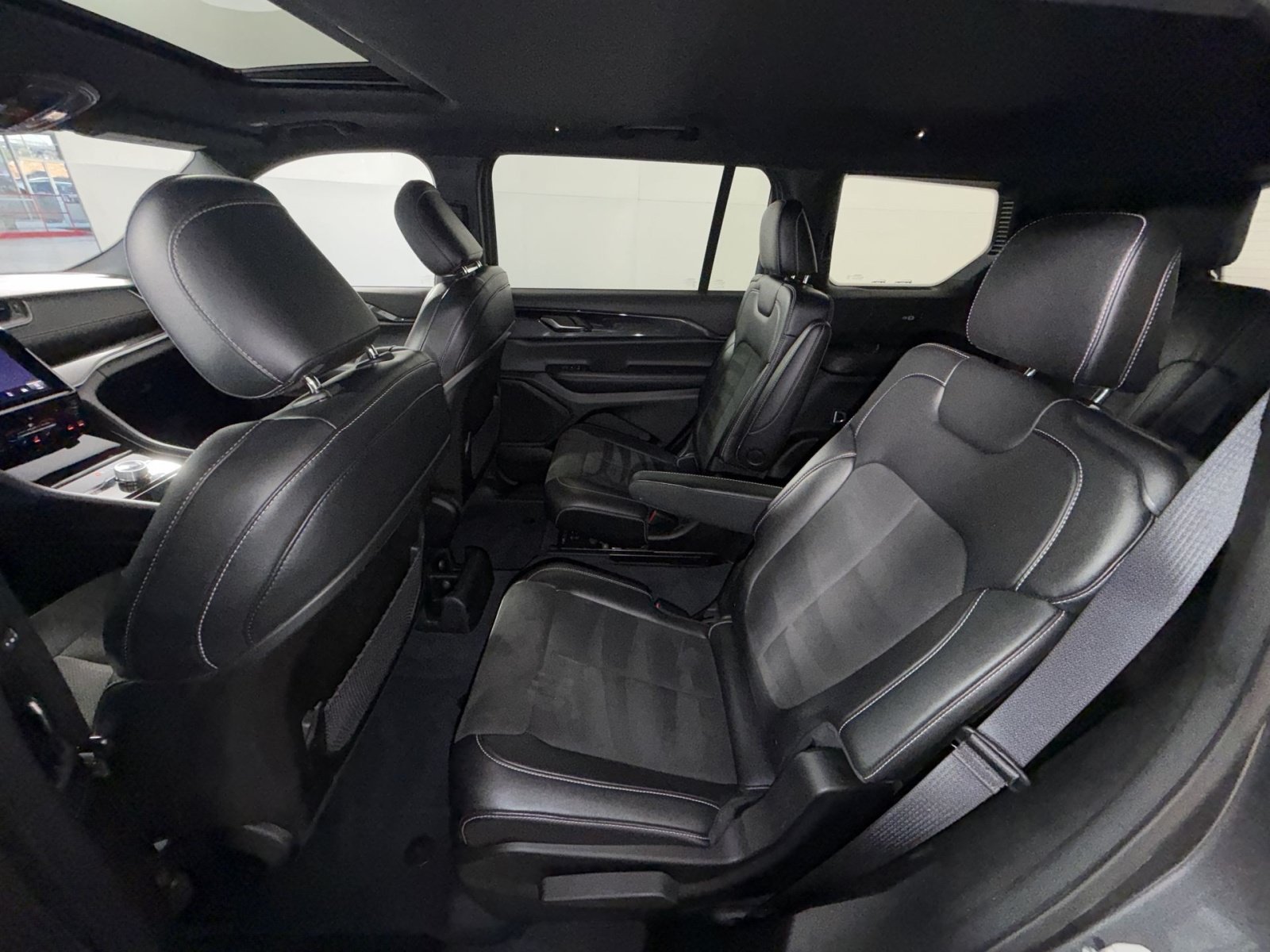 Used 2023 Jeep Grand Cherokee L Laredo AWD/4WD image 24
