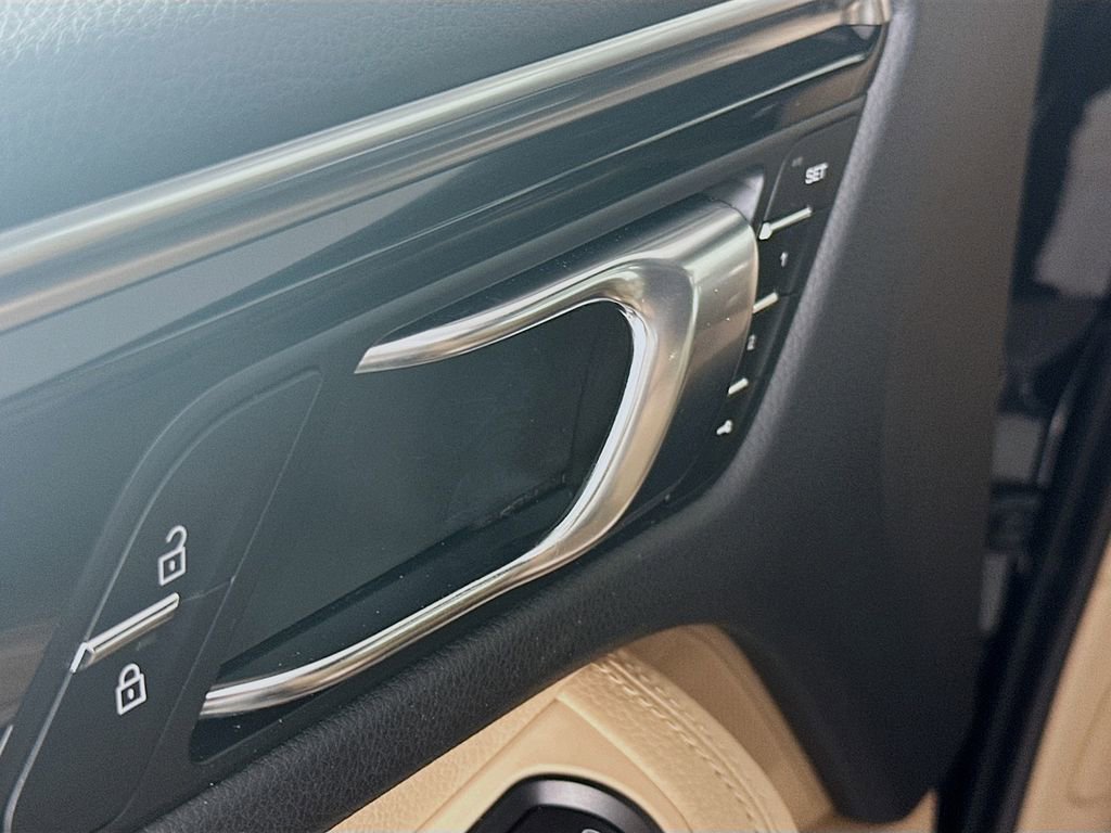 Certified 2022 Porsche Macan image 20