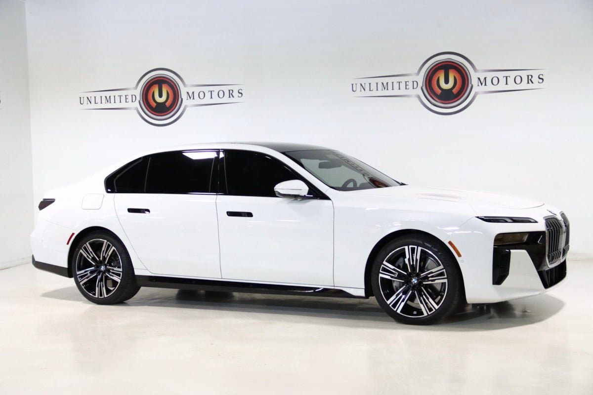 Used 2023 BMW 760i xDrive AWD/4WD image 8