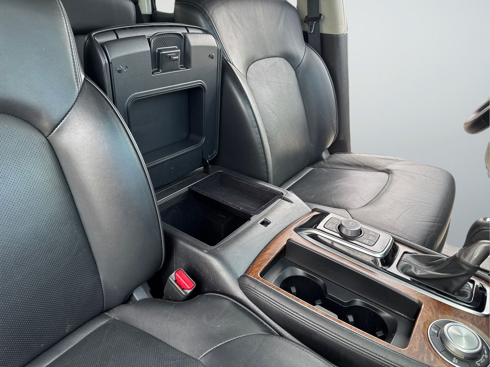 Used 2024 Nissan Armada SL w/ Captain's Chairs Package AWD/4WD image 43