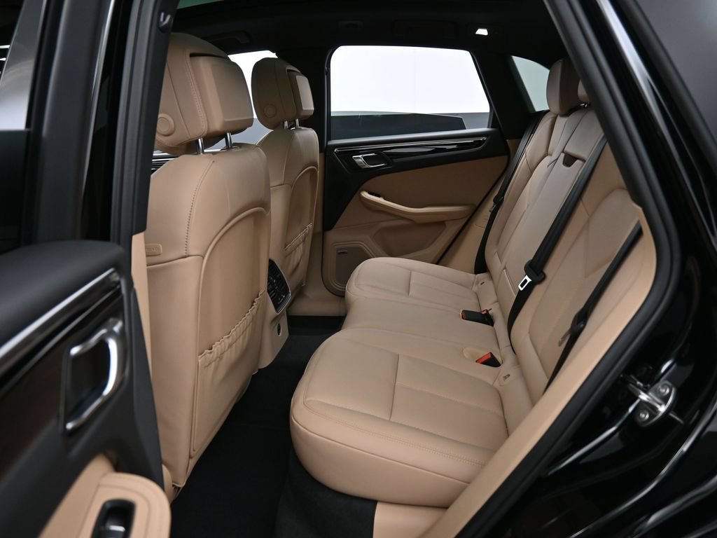 Certified 2026 Porsche Macan AWD/4WD image 25
