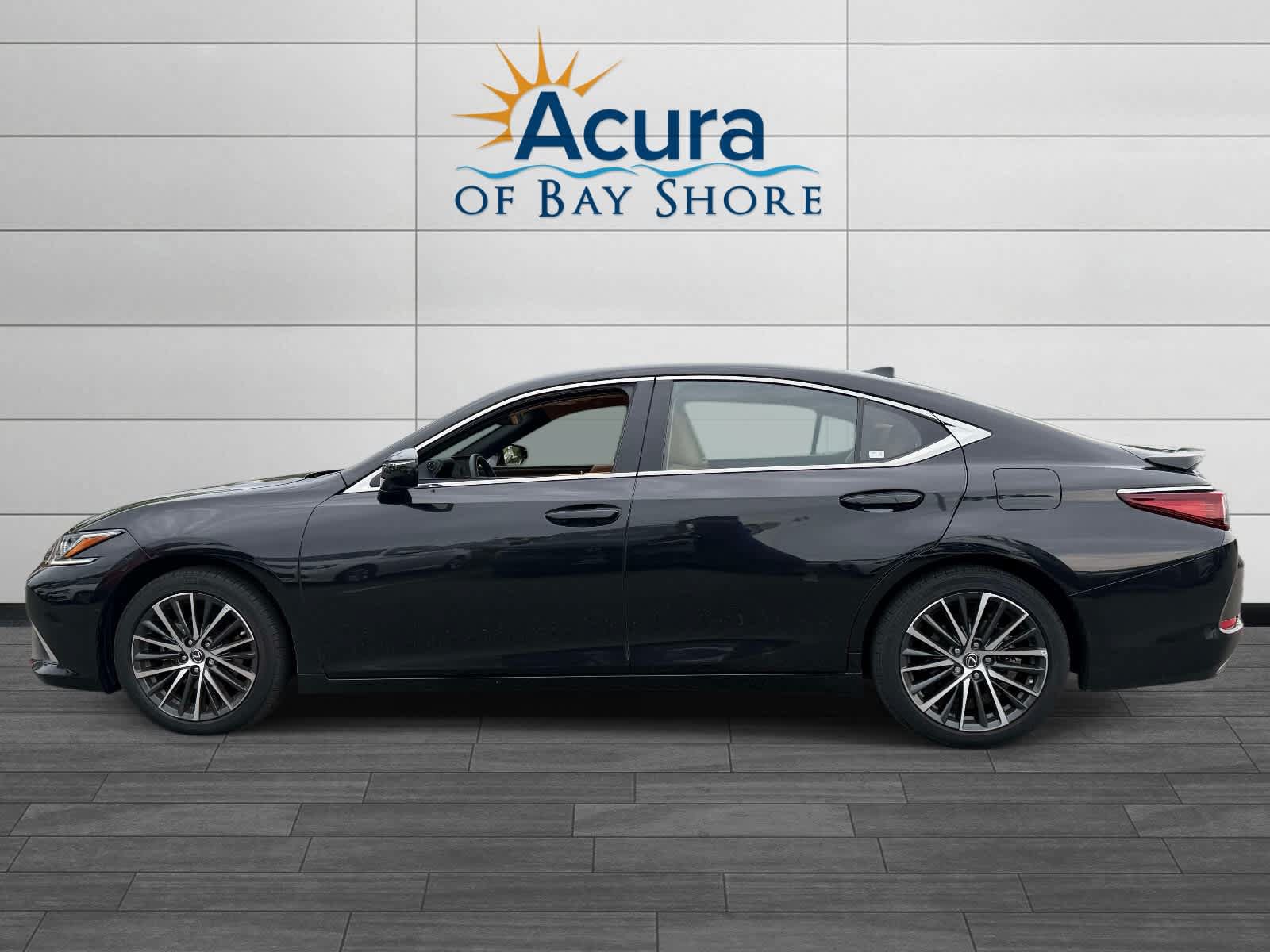 Used 2024 Lexus ES 350 w/ Premium Package FWD image 4