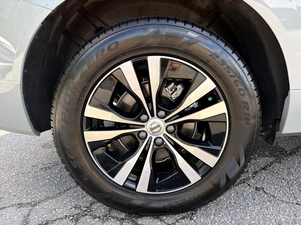 Used 2024 Volvo XC60 B5 Core AWD/4WD image 24