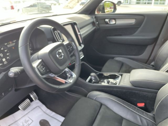 Used 2022 Volvo XC40 T5 R-Design w/ Advanced Package image 14