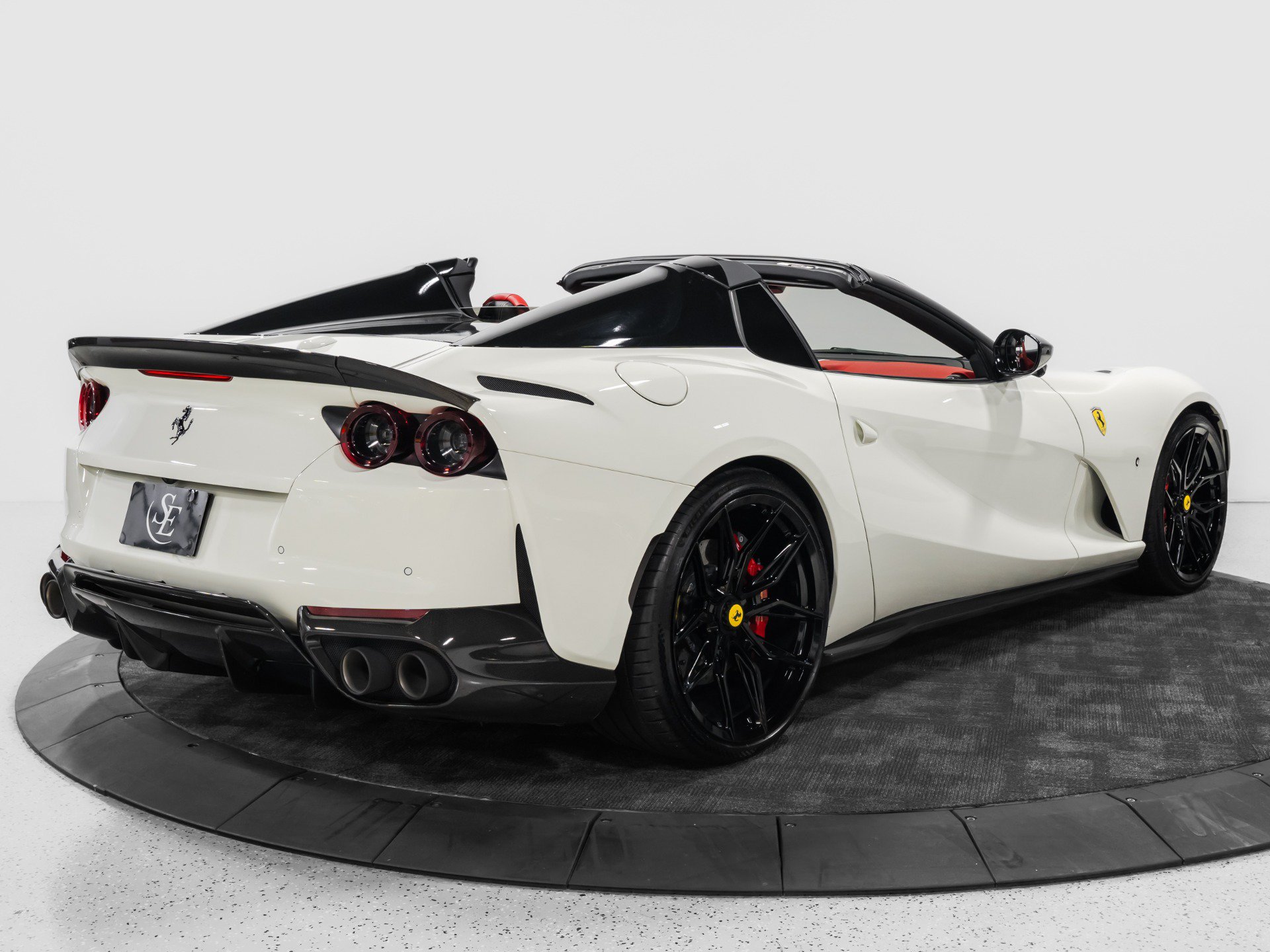 Used 2023 Ferrari 812 GTS RWD image 10