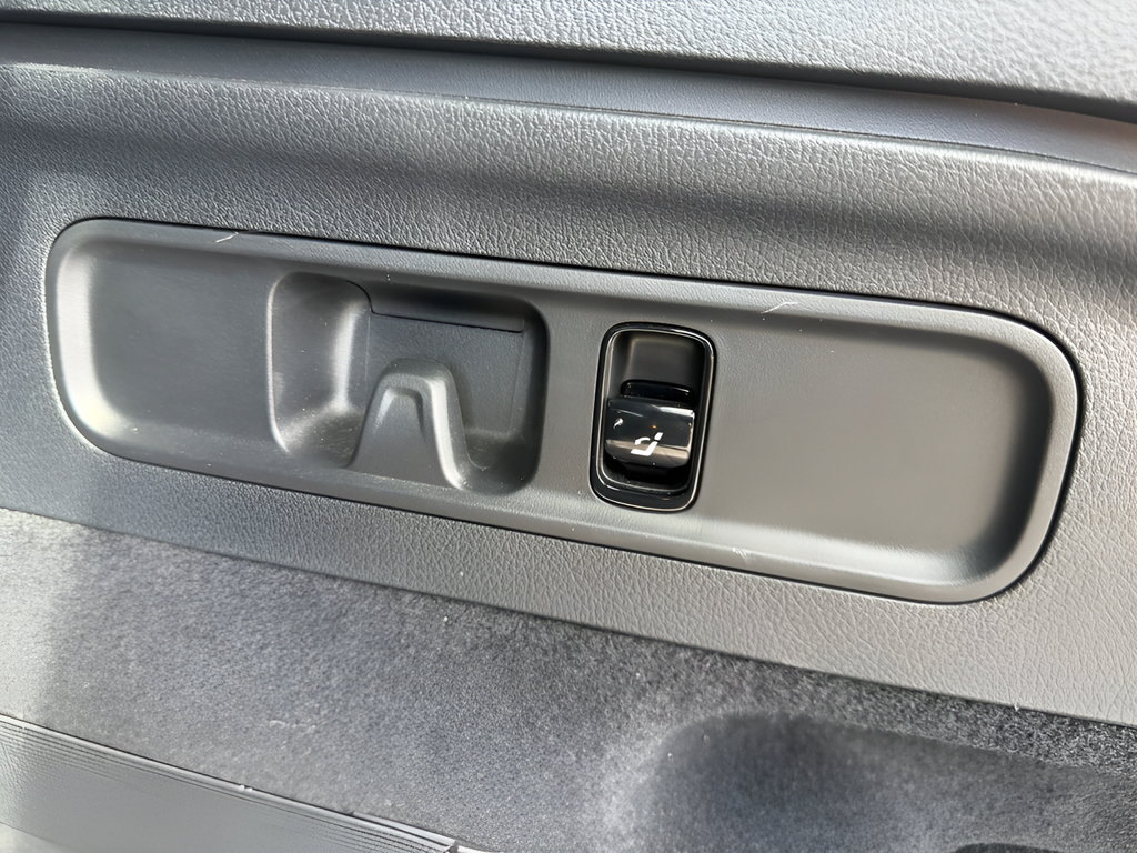 Used 2024 Mercedes-Benz GLC 300 4MATIC image 29