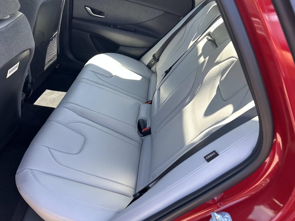 Certified 2025 Hyundai Elantra Limited w/ Cargo Package FWD image 19