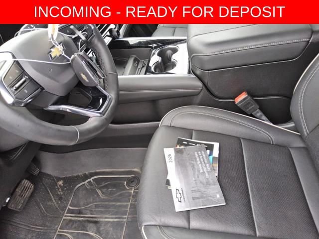 Used 2025 Chevrolet Suburban Premier w/ Sun And Tow Package AWD/4WD image 7