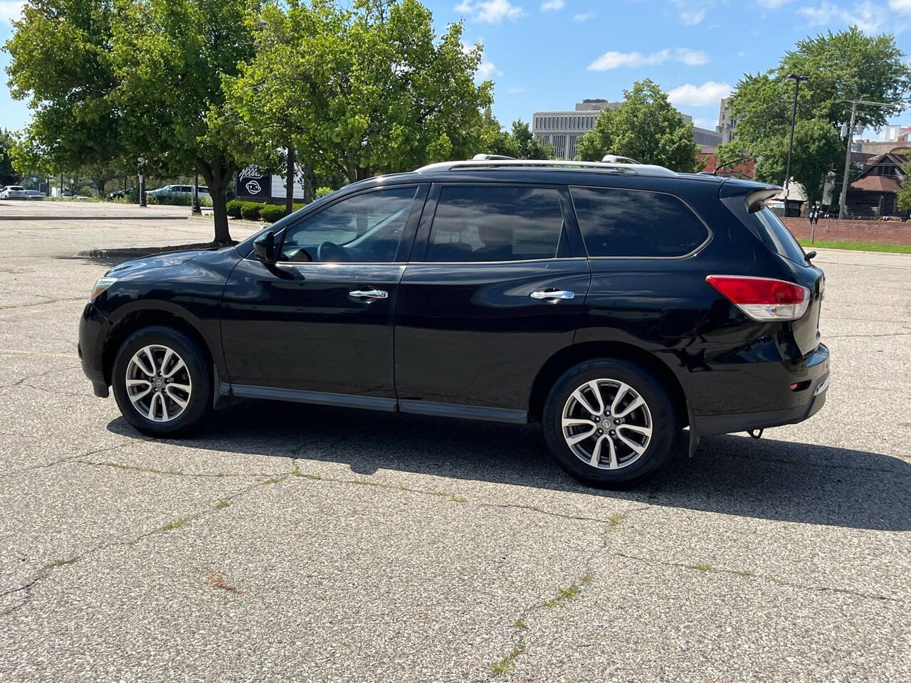 Used 2013 Nissan Pathfinder SV w/ Cargo Pkg image 13