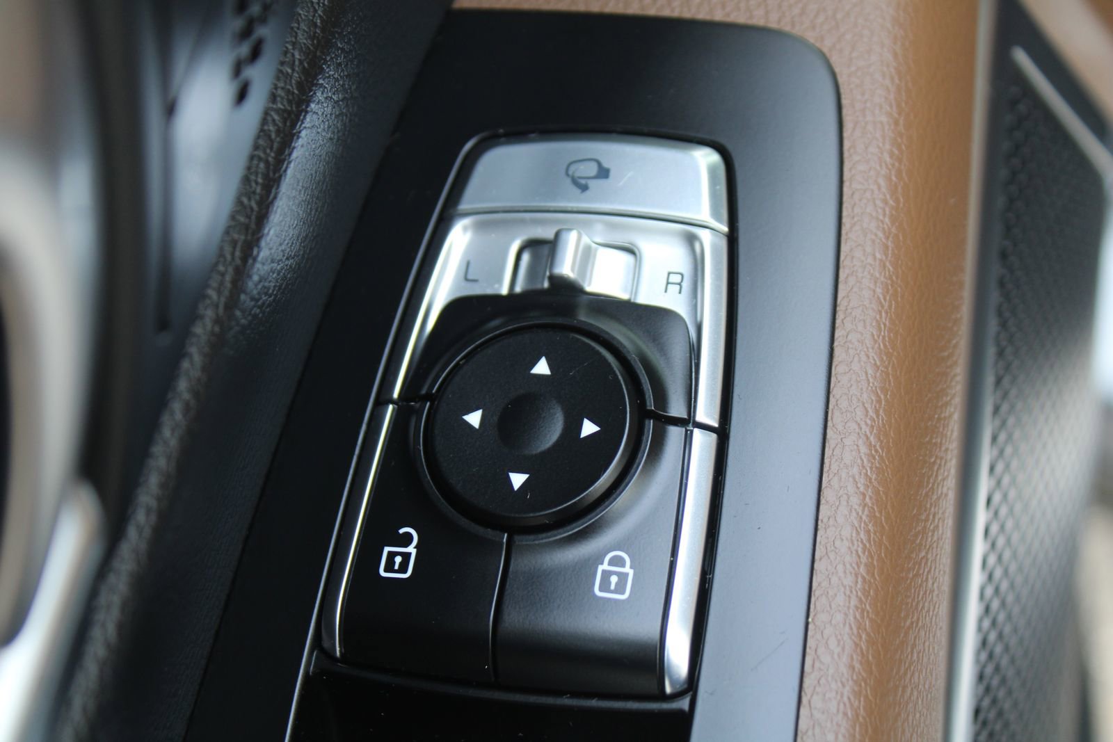 Used 2022 Kia Telluride SX w/ SX Prestige Package image 22