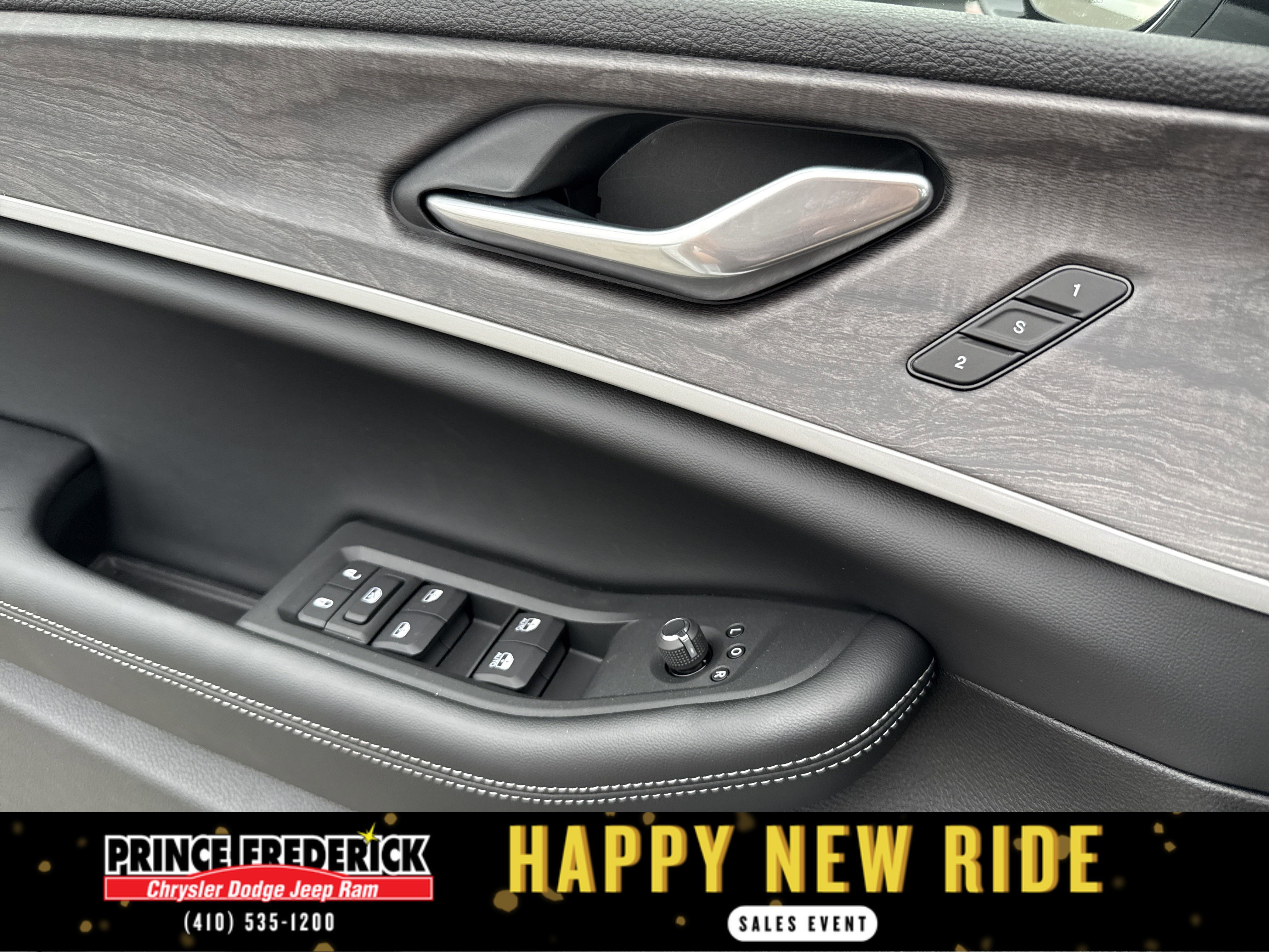 New 2025 Jeep Grand Cherokee L Limited w/ Black Appearance Package image 33