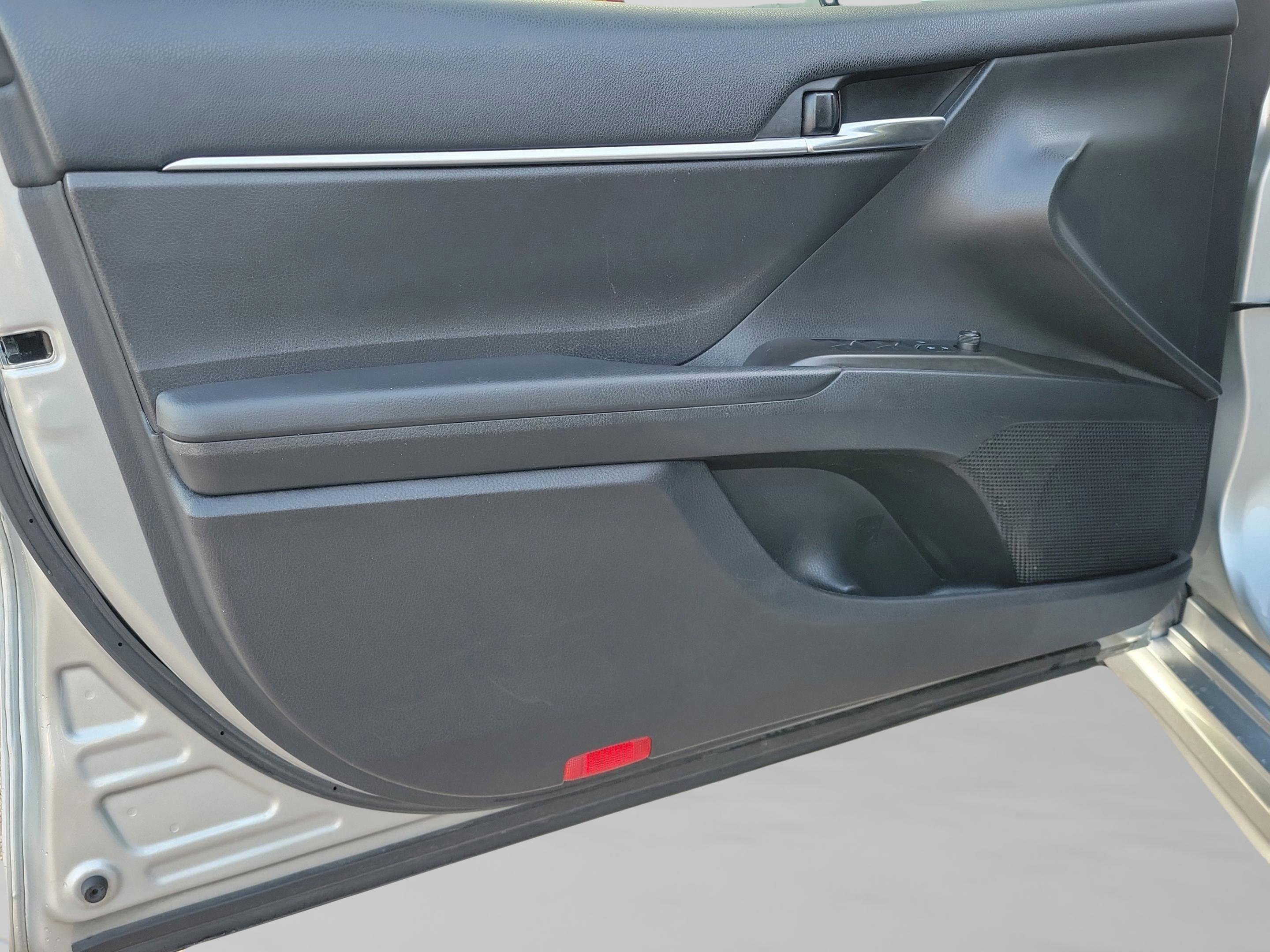 Used 2022 Toyota Camry SE image 20