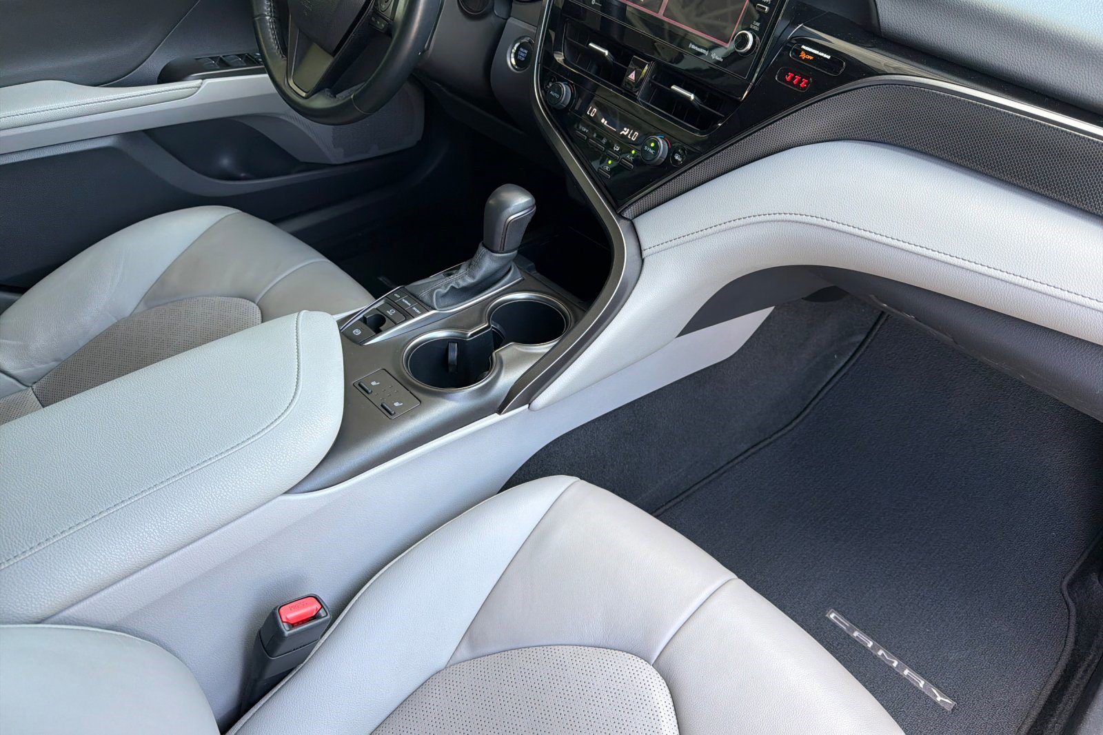 Used 2021 Toyota Camry XSE FWD image 19