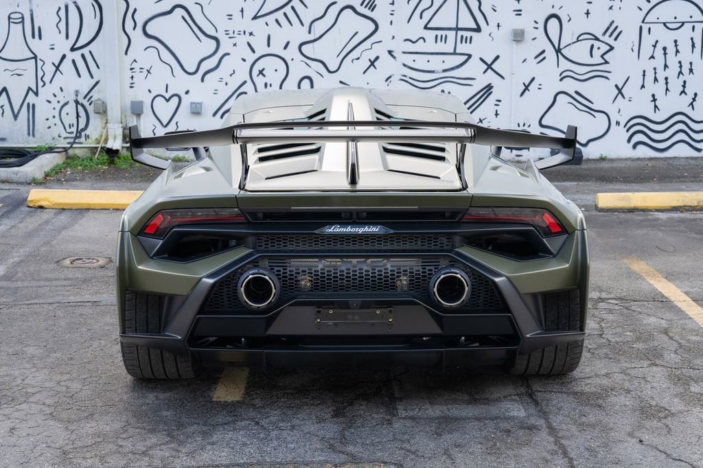 Used 2022 Lamborghini Huracan STO image 8