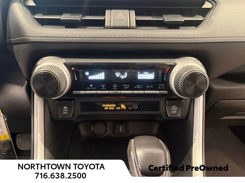 Used 2021 Toyota RAV4 LE image 12