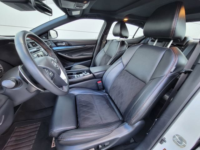 Used 2023 Nissan Maxima SR w/ Sport Mat Group FWD image 17