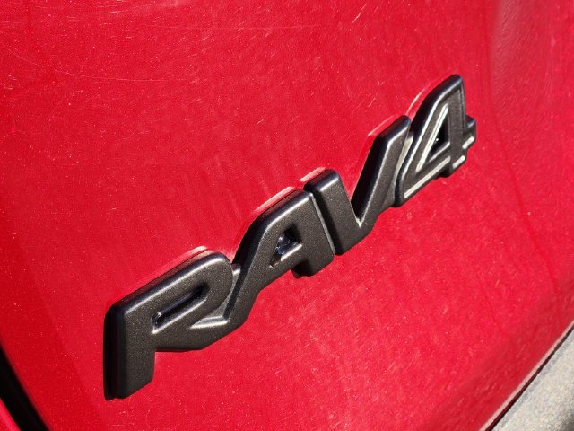 Used 2025 Toyota RAV4 XLE Premium FWD image 6