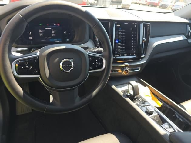 Used 2025 Volvo XC60 B5 Plus AWD/4WD image 11