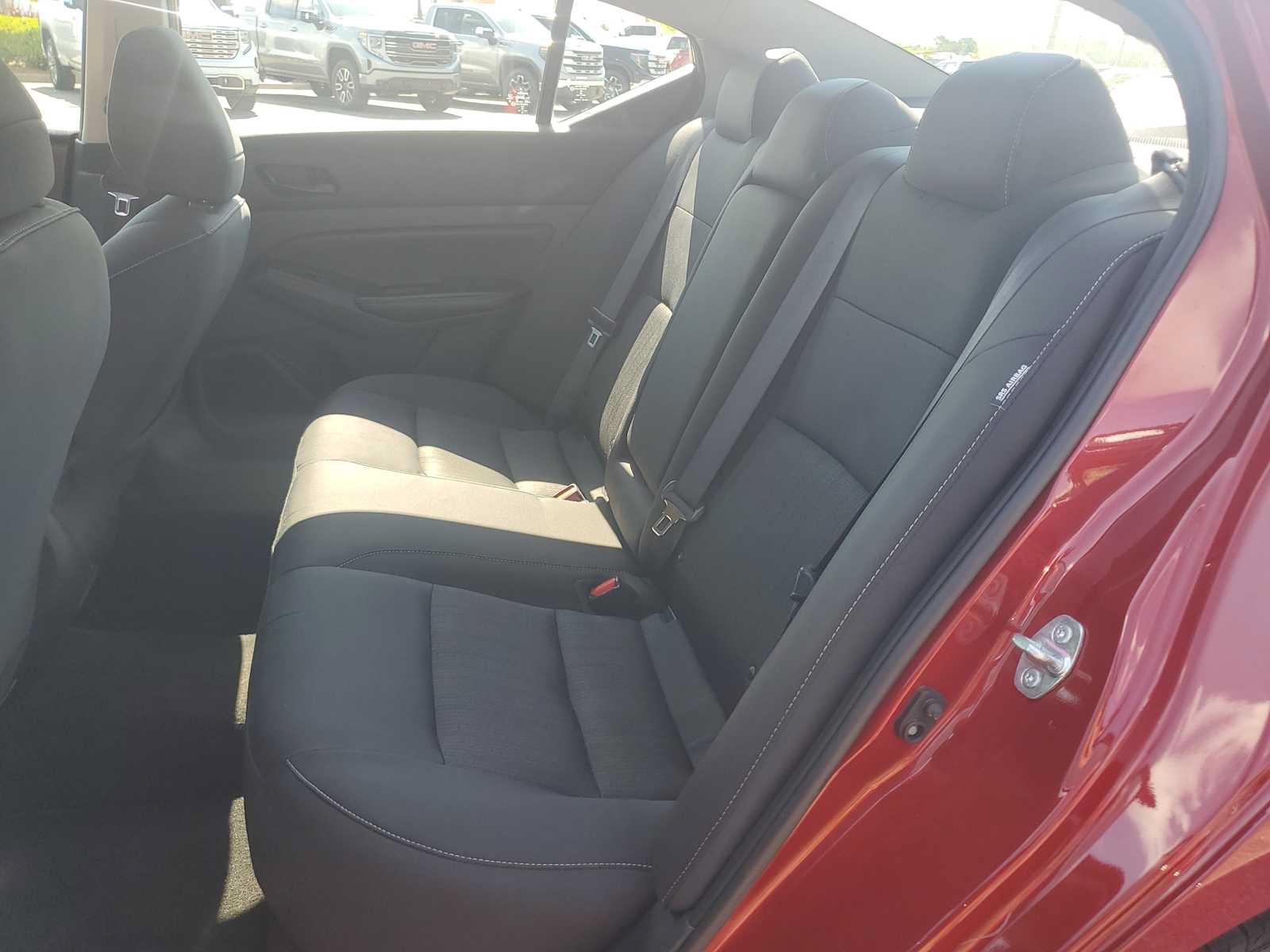 Used 2025 Nissan Altima 2.5 SV FWD image 14