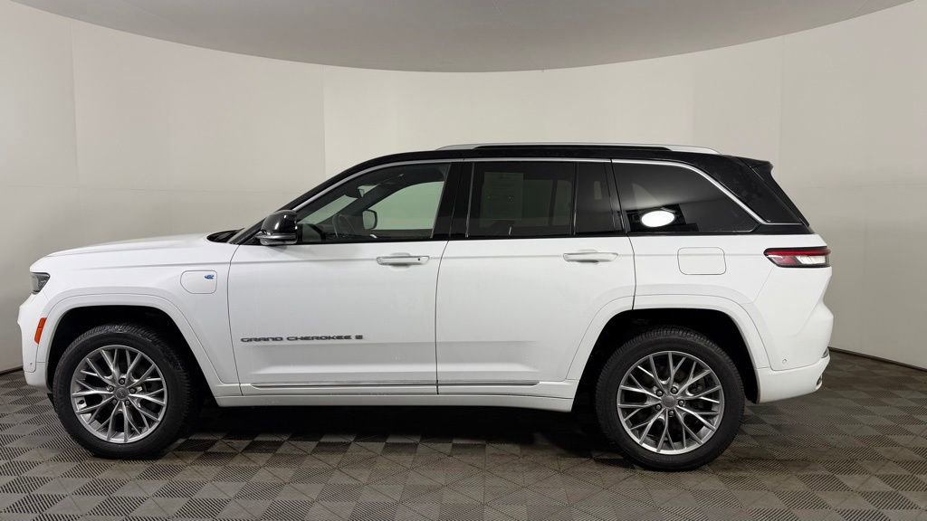 Used 2022 Jeep Grand Cherokee Summit AWD/4WD image 5