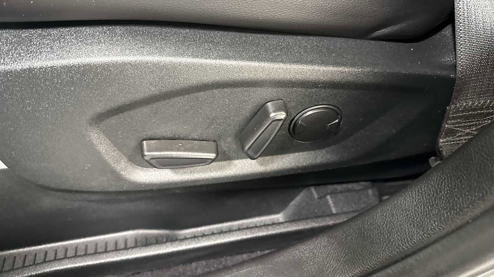 Used 2022 Ford Edge ST-Line image 14