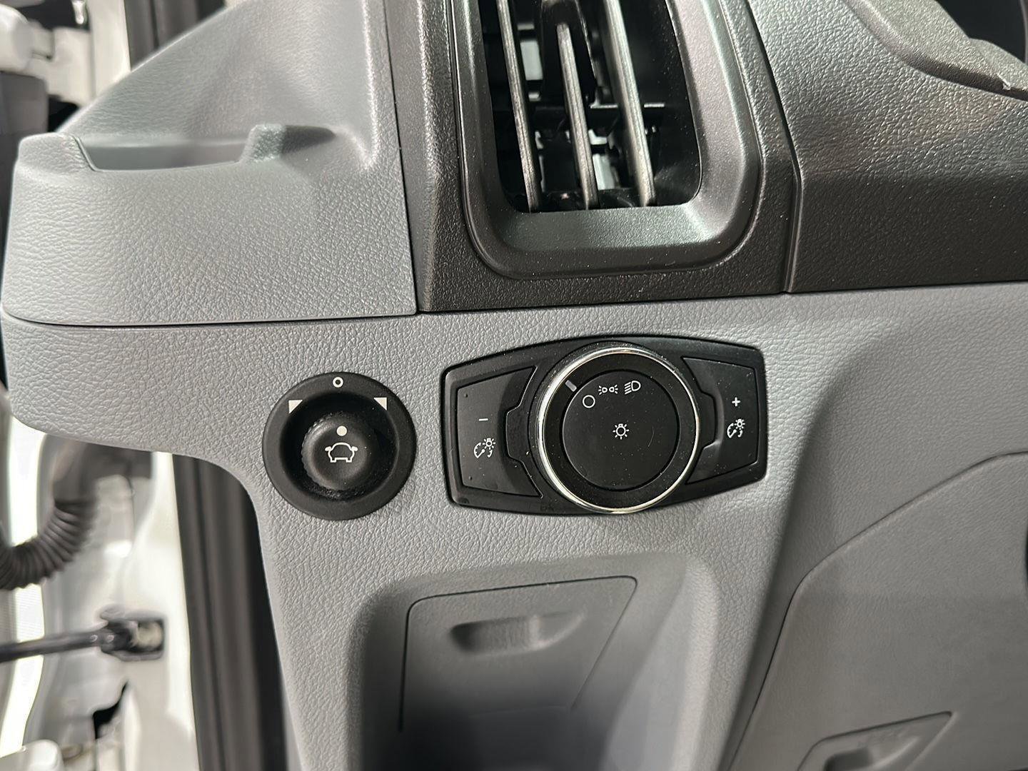 Used 2018 Ford Transit 350 XL image 15