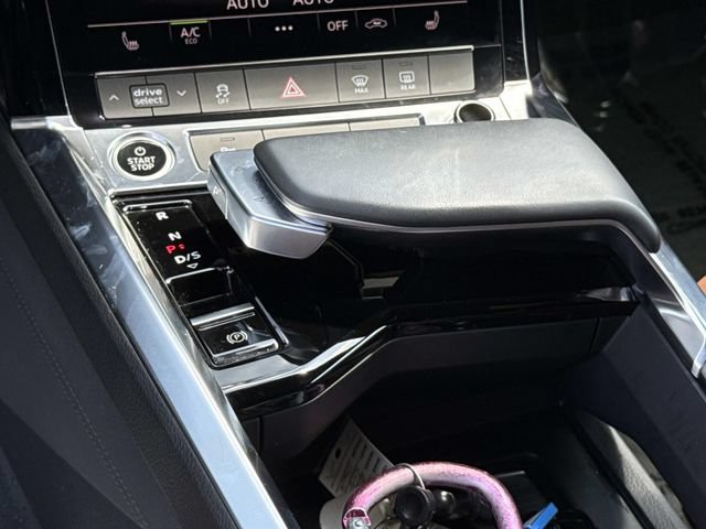 Used 2022 Audi e-tron Premium AWD/4WD image 23