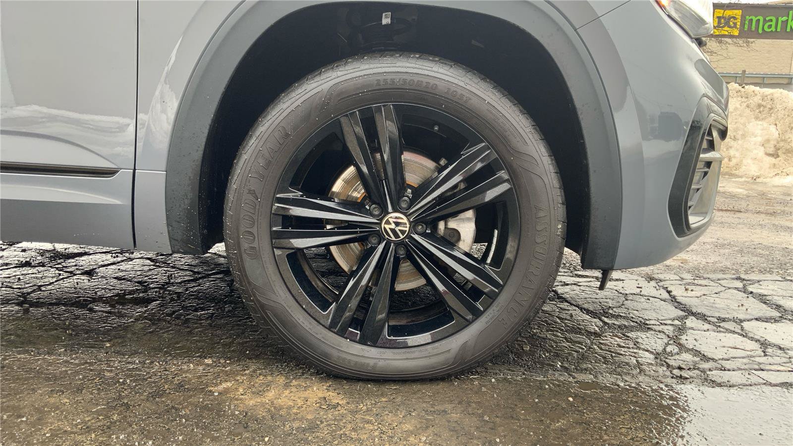 Used 2023 Volkswagen Atlas Cross Sport SEL AWD/4WD image 28