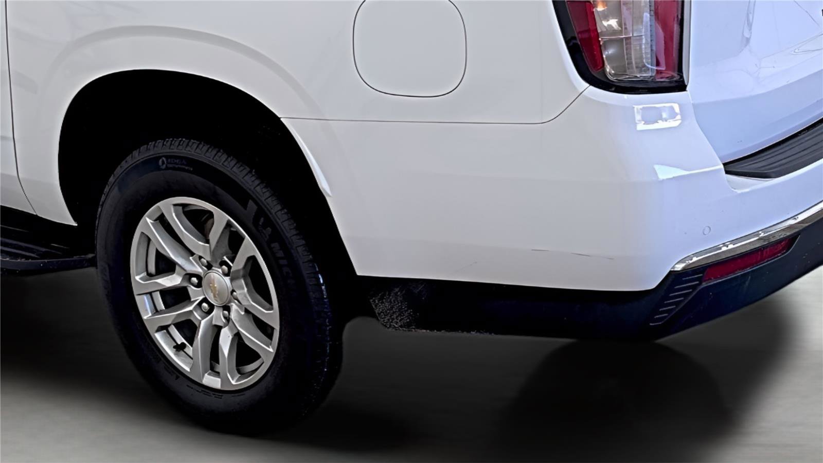 Used 2024 Chevrolet Suburban LT image 13