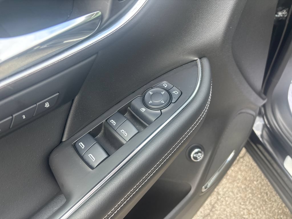 Used 2022 Buick Envision Avenir w/ Technology Package II AWD/4WD image 16